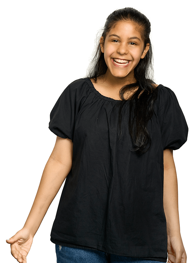 Eine Schülerin schaut uns an und deutet auf etwas