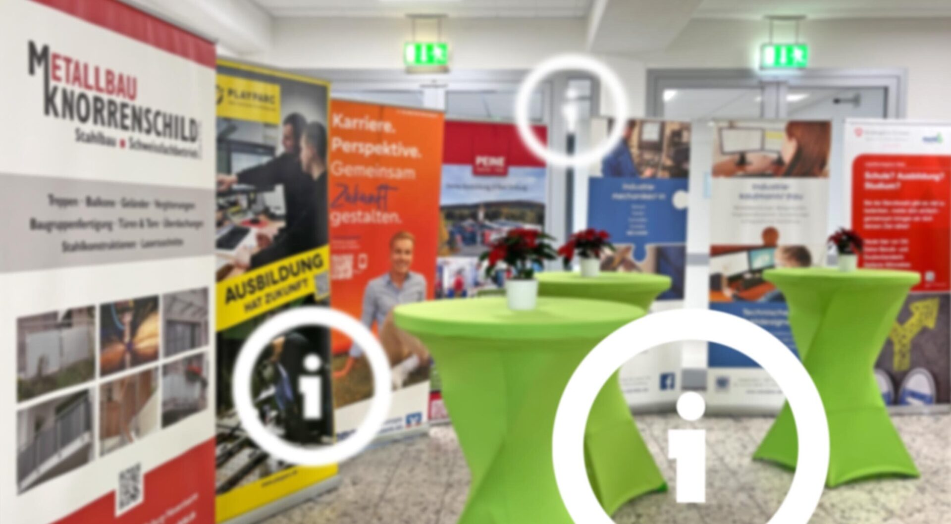 Roll-ups von verschiedenen Kooperationspartnern der Schule