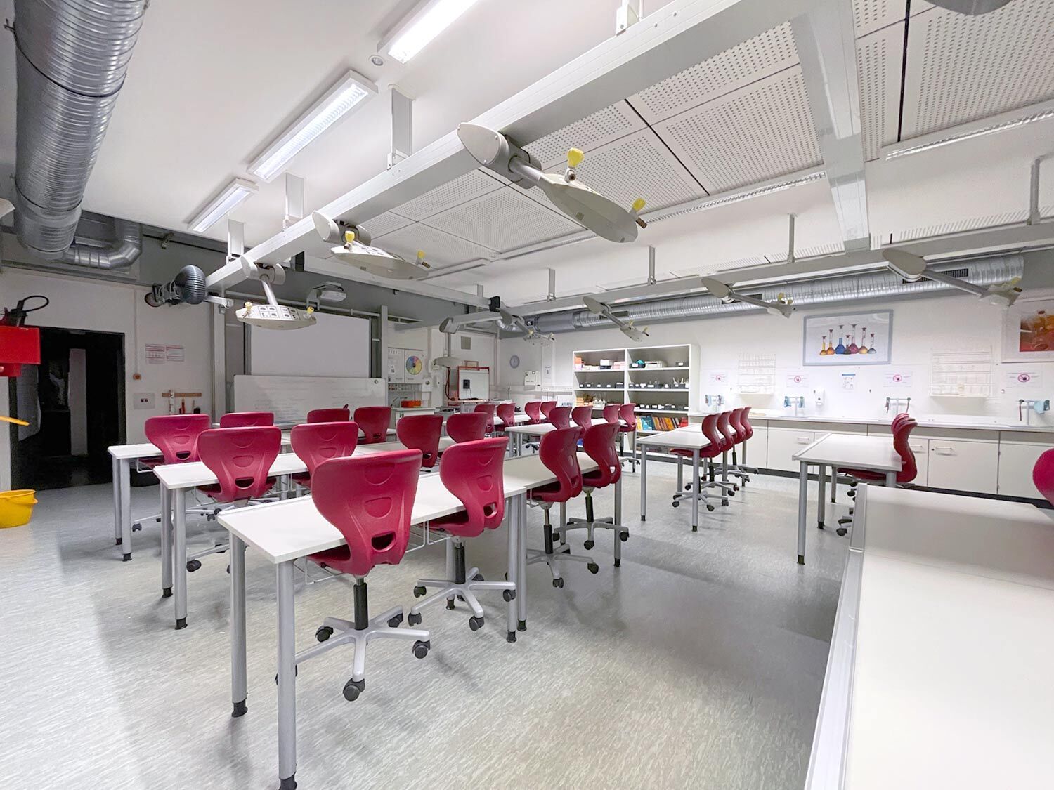 Blick in den Labor-Klassenraum