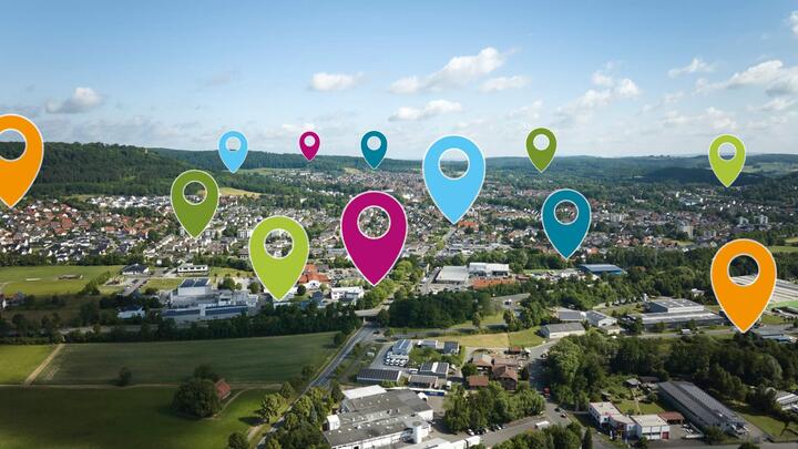 Foto von der Stadt Bad Driburg mit Picker-Illustrationen