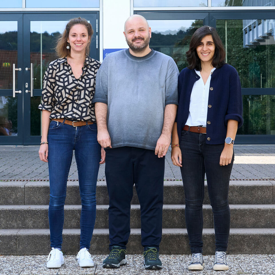 Gruppenfoto mit einem Beratungslehrer und zwei Beratungslehrerinnen der Oberstufe im Jahr 2025 und 2026