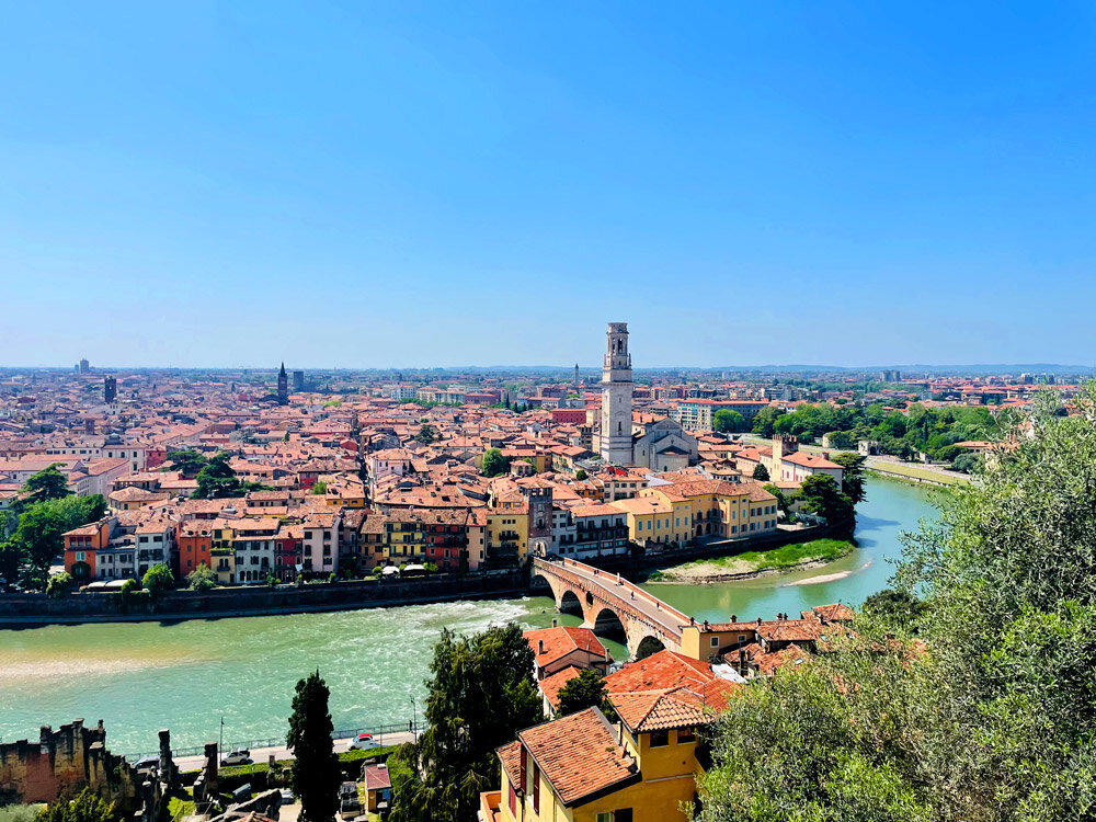 Blick auf eine italienische Stadt