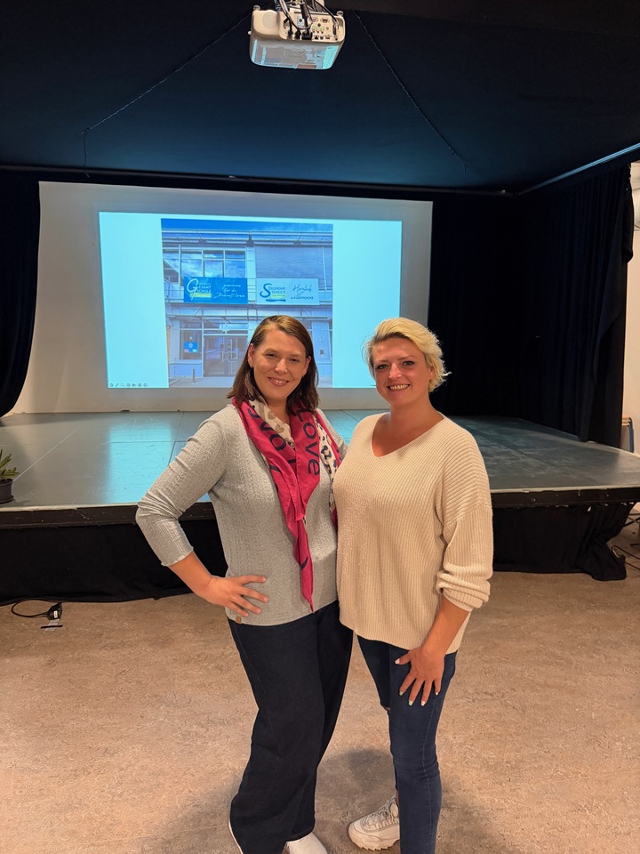 Die Schulpflegschaftsvorsitzenden der Gesamtschule (Rosa Remmele und Sarah Crol (Stellvertretung)